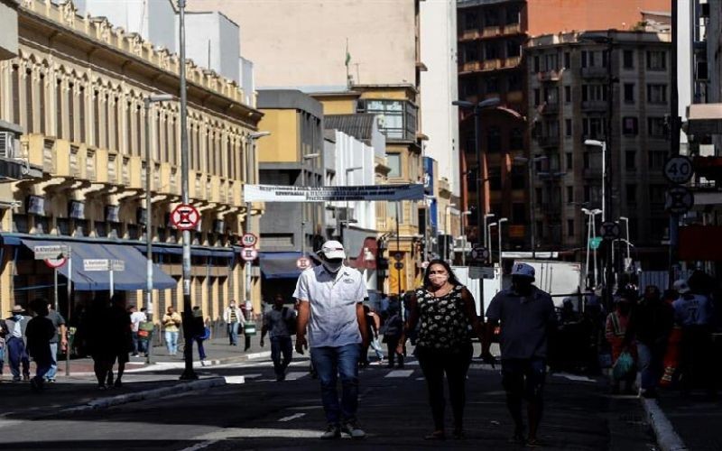 Sao Paulo y Río permiten la reapertura de centros comerciales