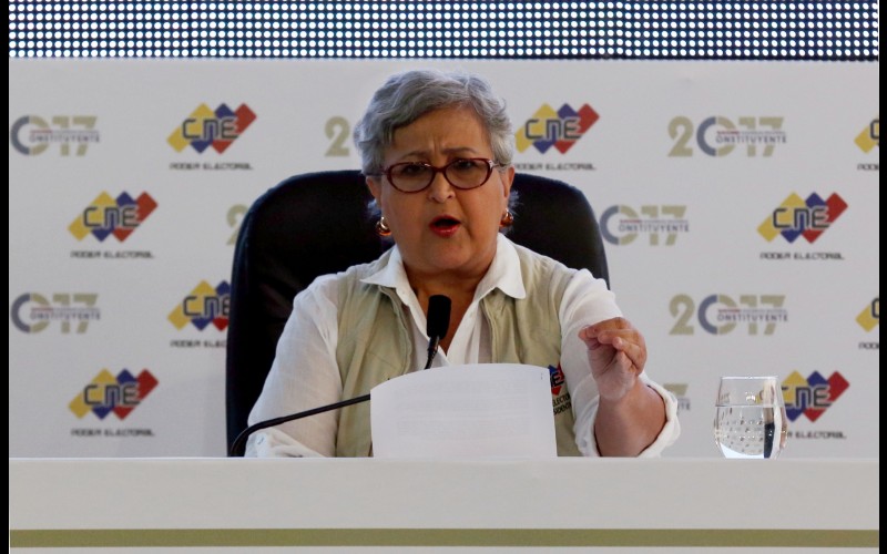 Tibisay Lucena garantizó comicios pese a incendio en galpones del CNE